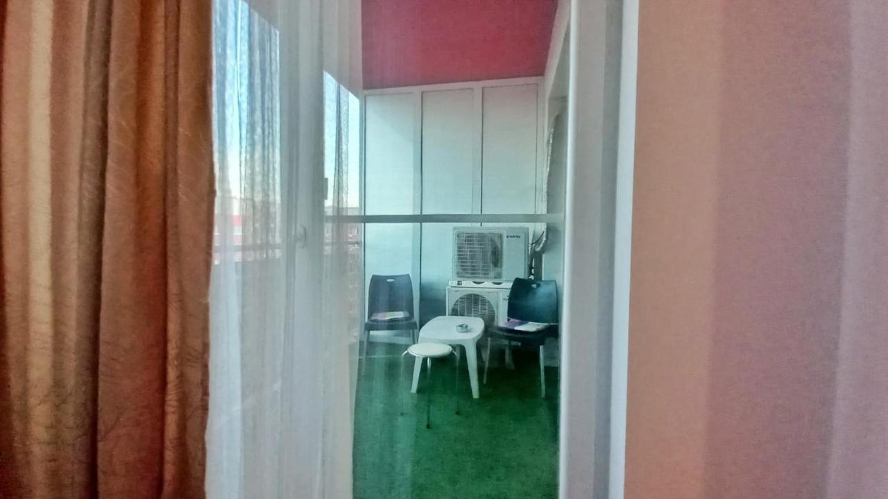 אראד Black And White House מראה חיצוני תמונה